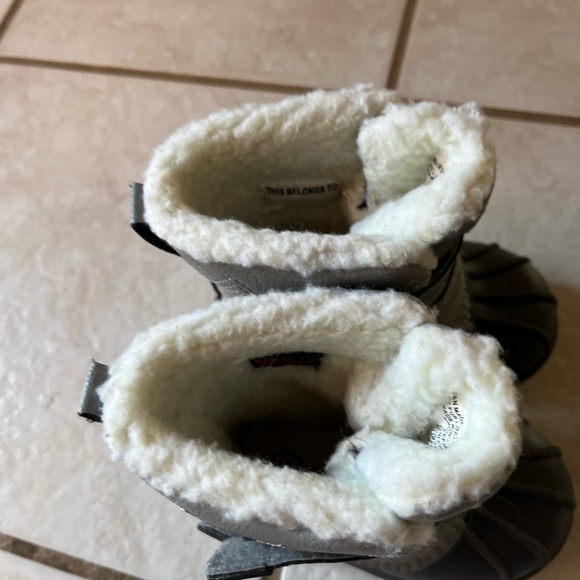 Cat and Jack toddler snow boots - Picture 3 of 8